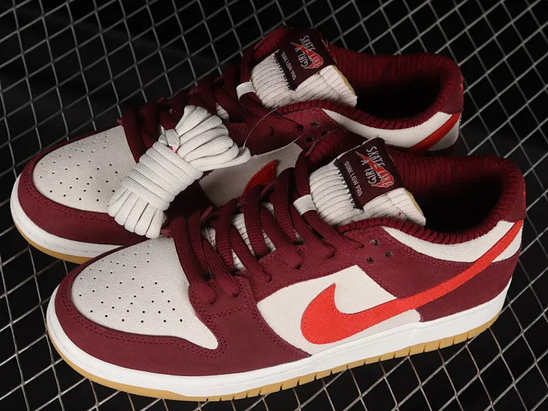 All categories Nk SB Dunk Series Nk SB Dunk Low Low-top sneakers M version Skate Like a Girl x Nk SB Dunk Low joint model Strawberry Bear SB low-top casual sports skateboard shoes DX4589-600